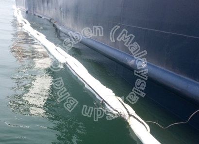 Crisben Heavy Duty Oil Absorbent Boom in Action